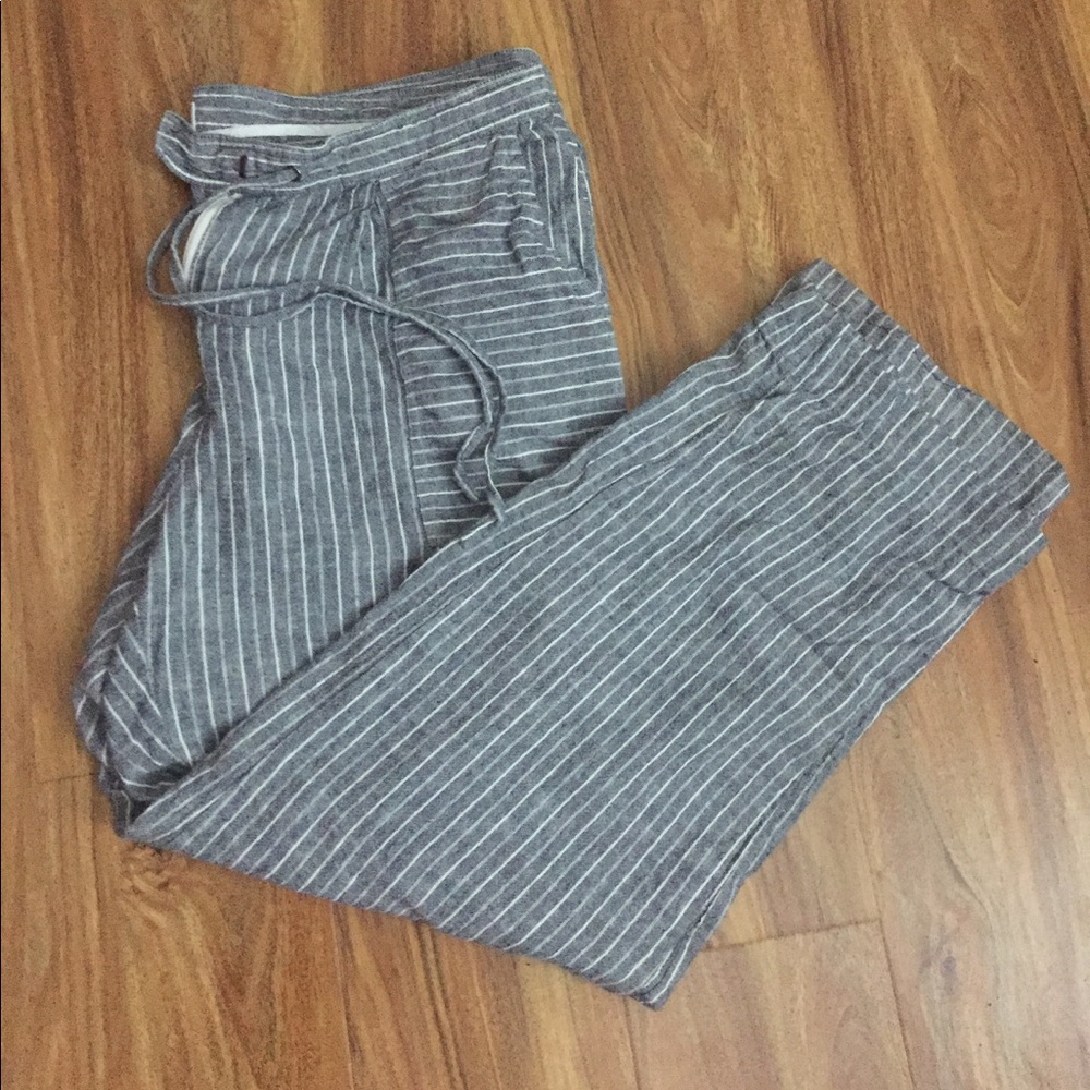 NEW! Gray stripped pants🌫
